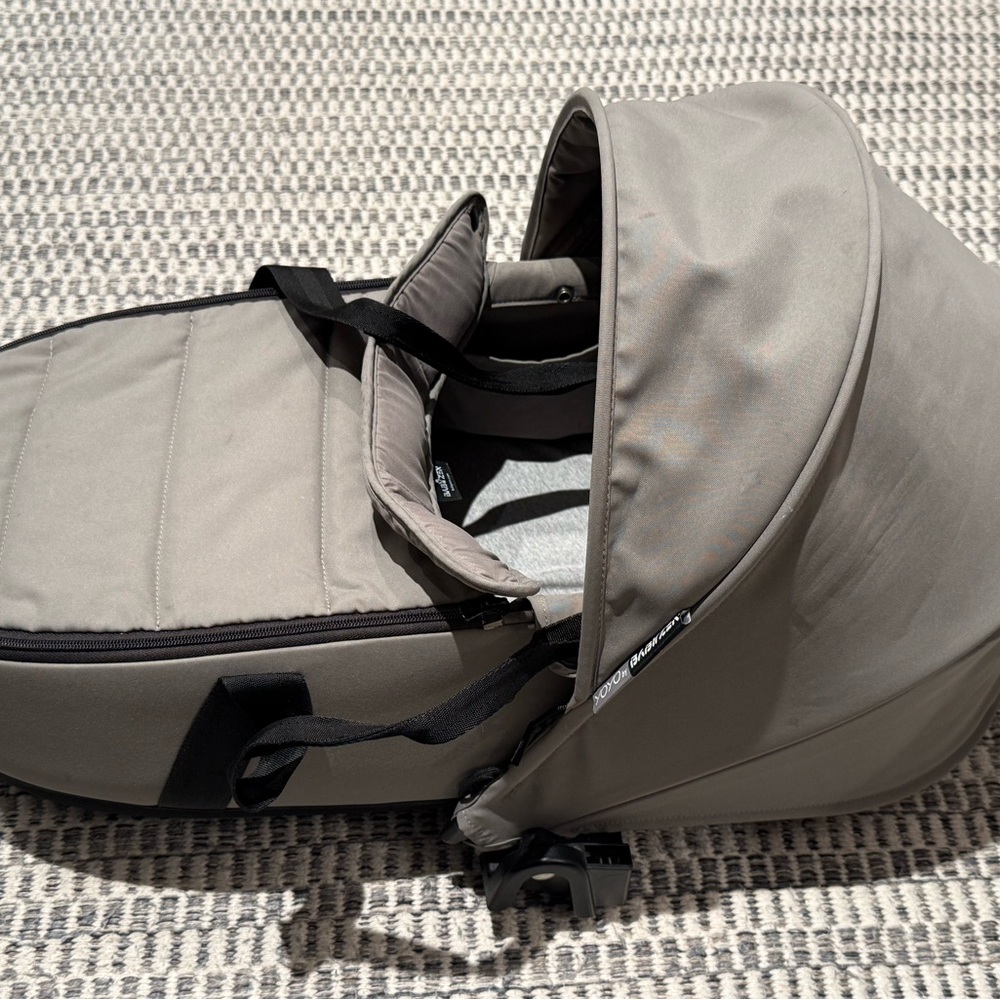 Excellent condition Babyzen Yo Yo newborn pack